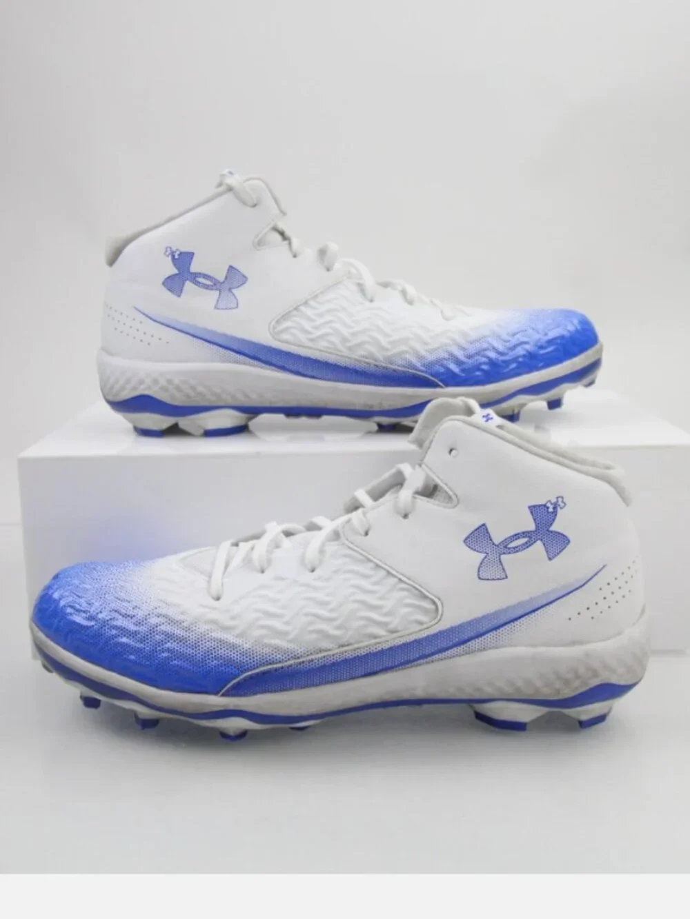 Mens Under Armour football cleats.    Size 14